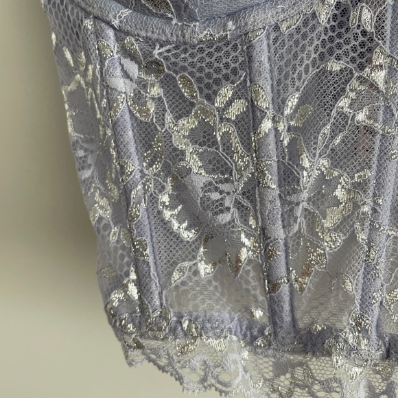 Victoria’s Secret lace bra top. Removable straps, corset back. BNWT size 34 B. - Picture 3 of 8